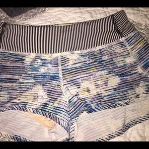 Blurry Belle lululemon Speed Shorts Sz 2 EUC